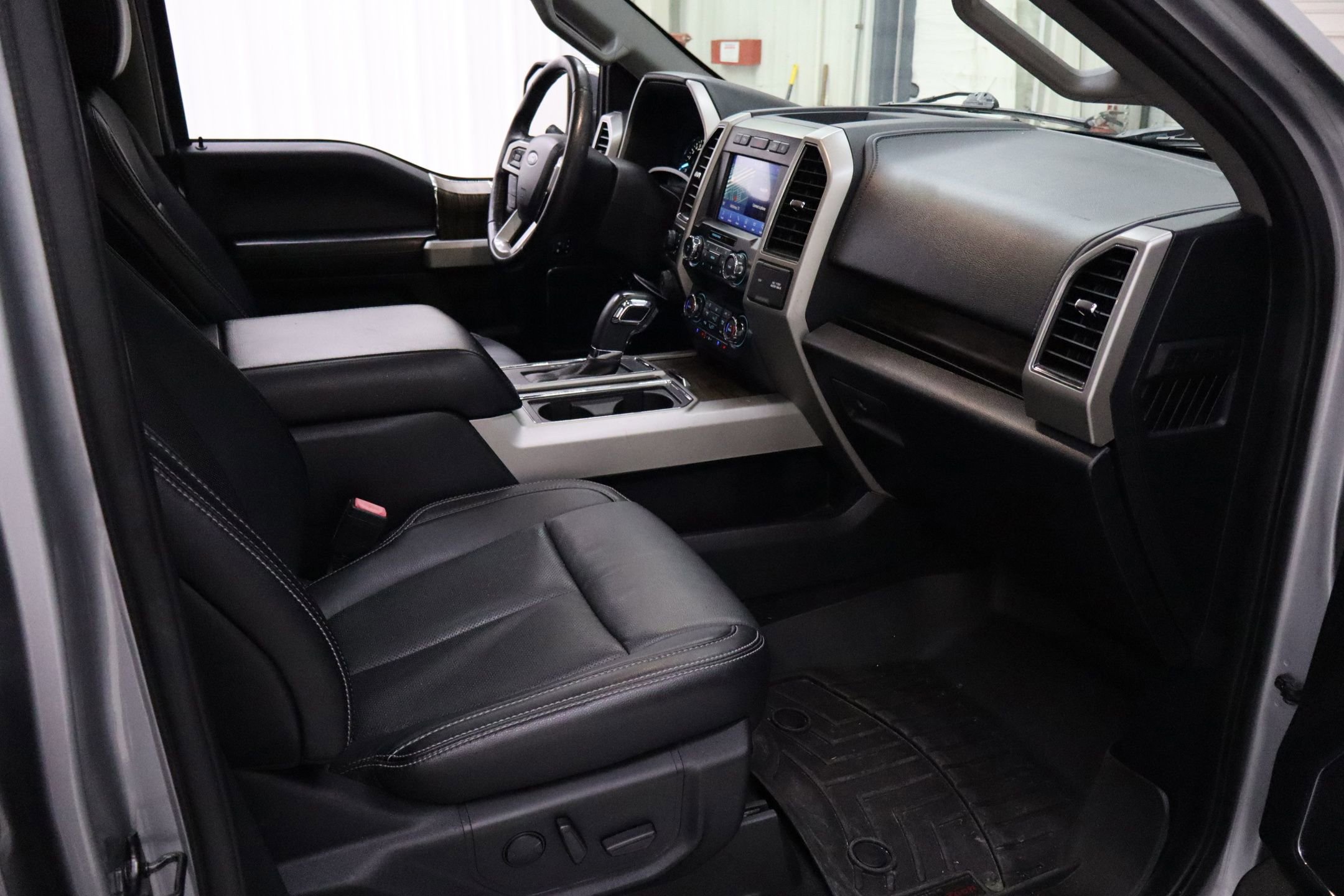 Certified 2020 Ford F150 Lariat image 28