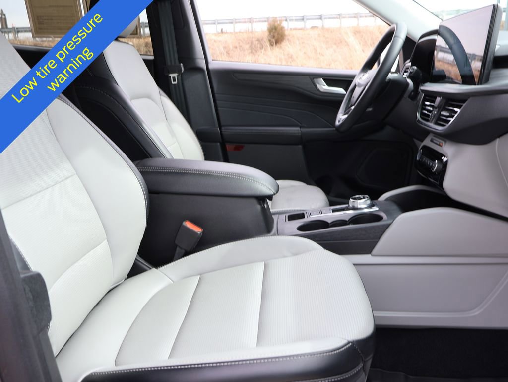 Certified 2025 Ford Escape Platinum image 10
