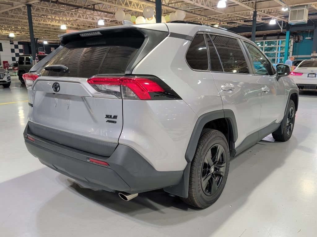 Used 2020 Toyota RAV4 XLE AWD/4WD image 6