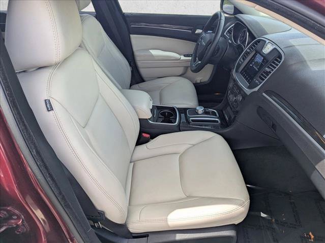 Used 2018 Chrysler 300 Touring L RWD image 22