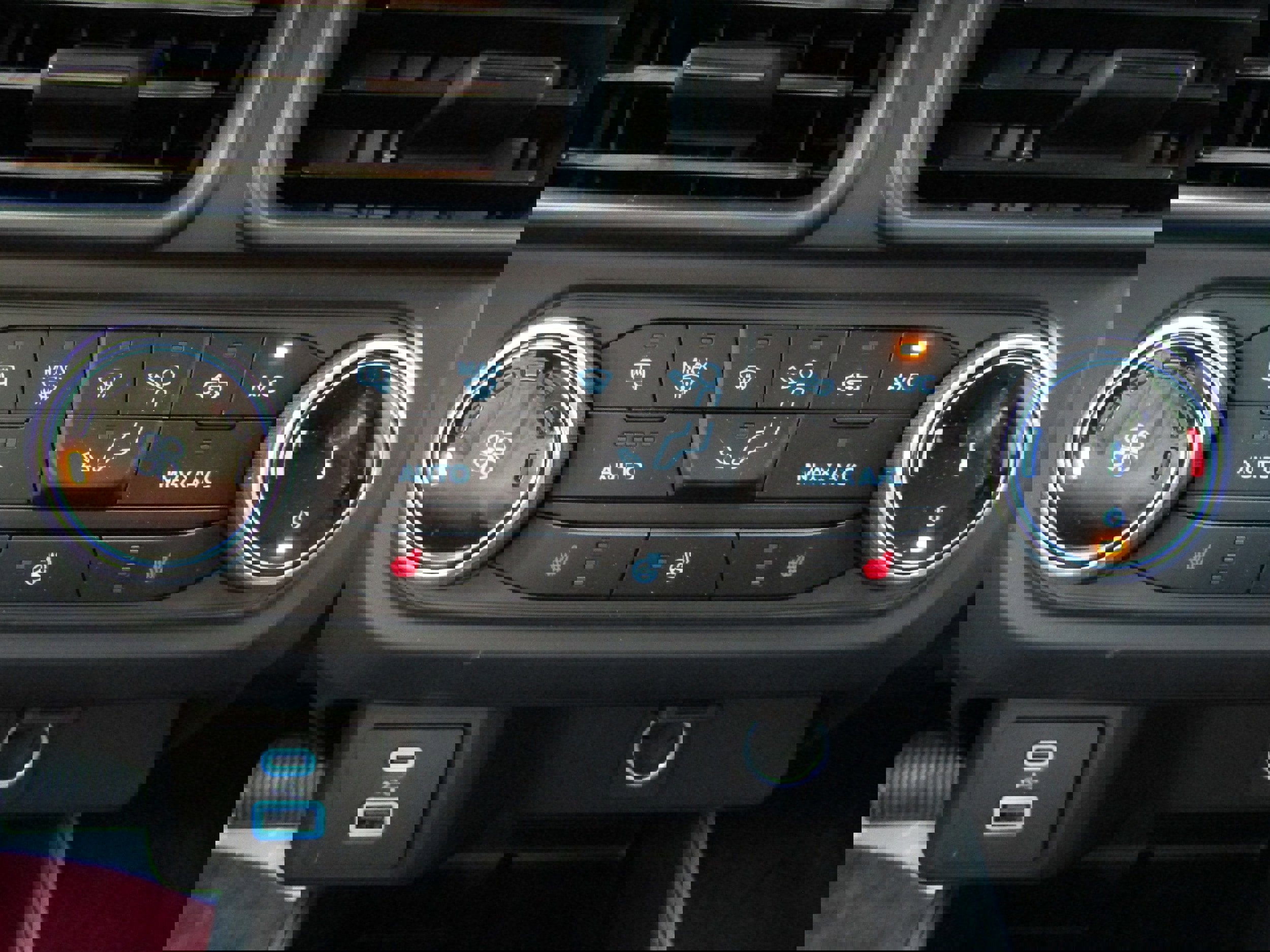 Certified 2024 Ford Maverick XLT w/ XLT Luxury Package image 33