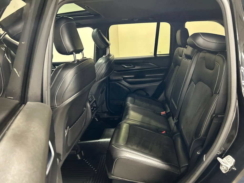 Used 2023 Jeep Grand Cherokee Altitude AWD/4WD image 25