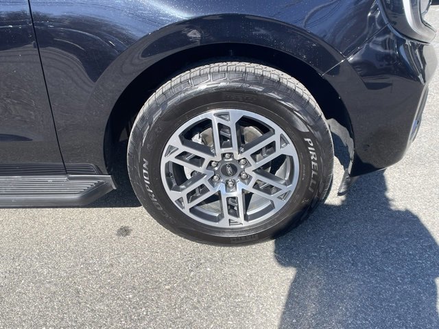 Certified 2025 Ford Expedition Active image 10