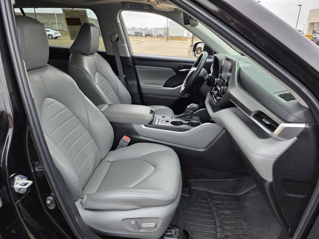 Used 2022 Toyota Highlander XLE image 26