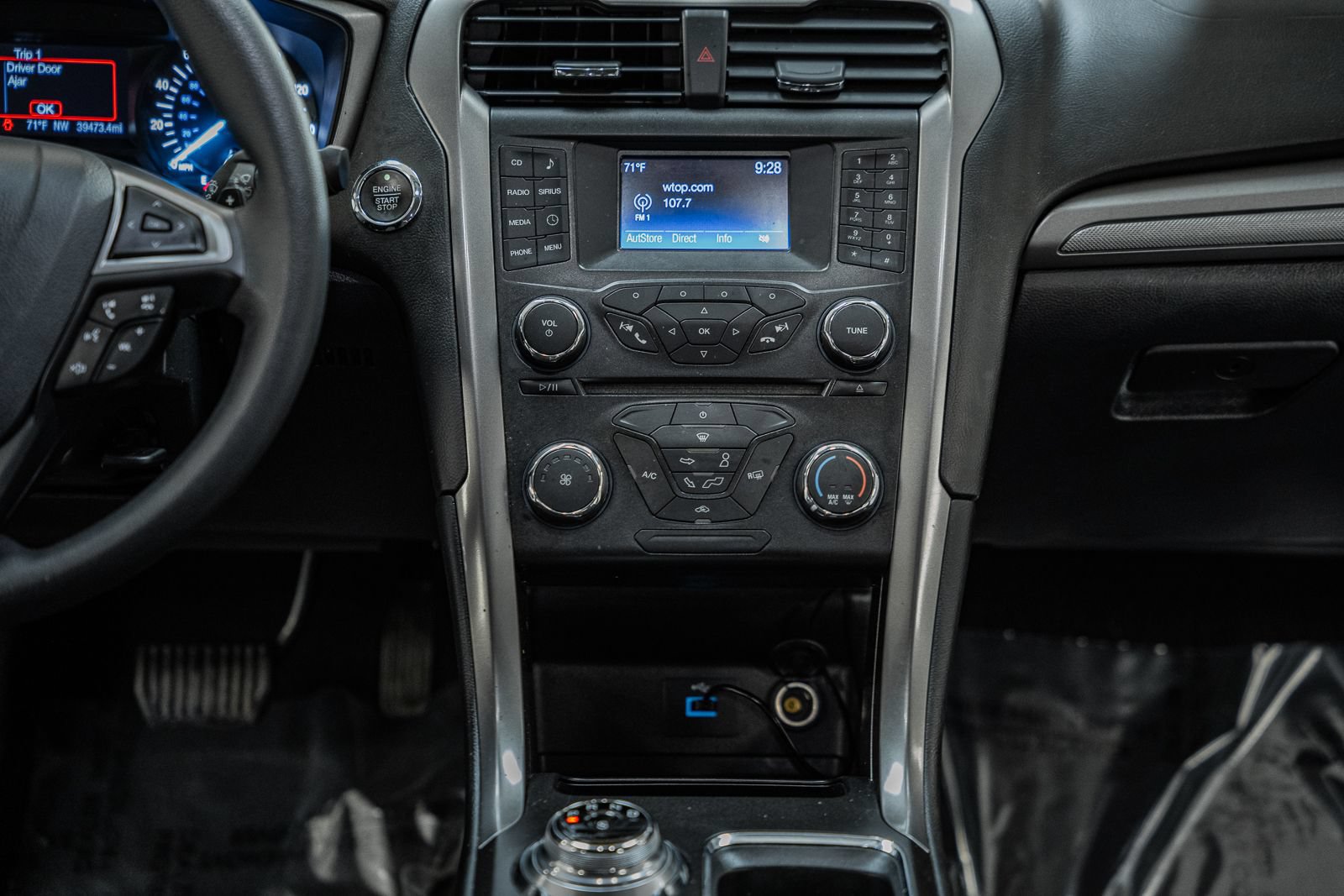 Certified 2017 Ford Fusion SE FWD image 23