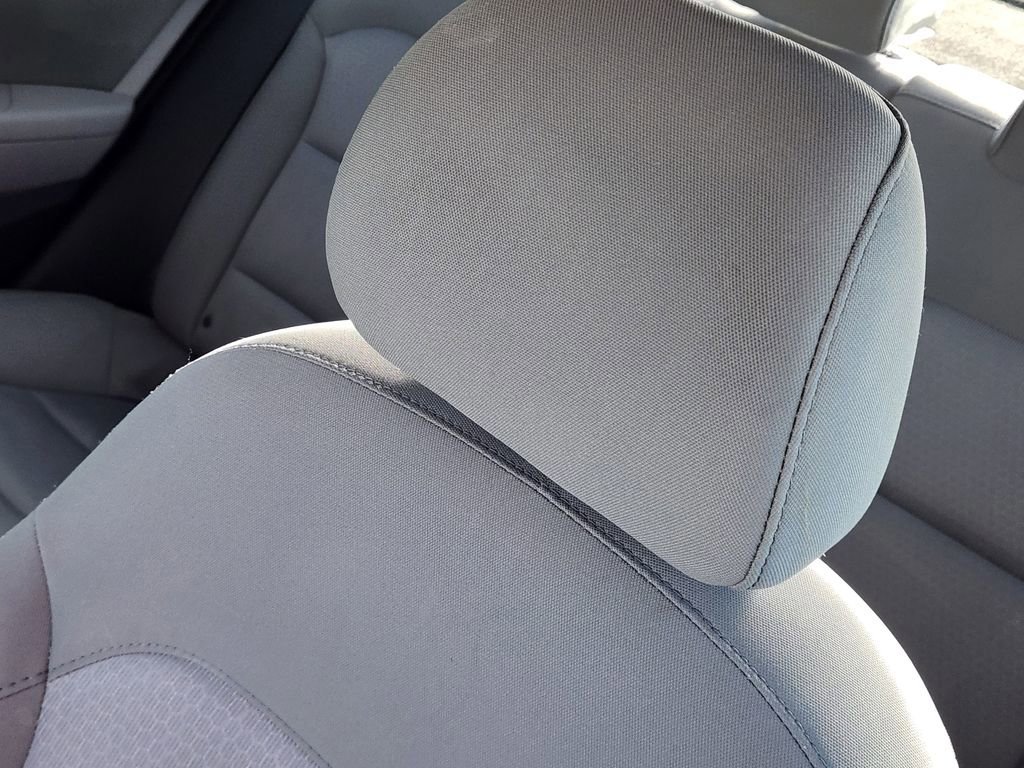 Used 2017 Hyundai Elantra SE image 14