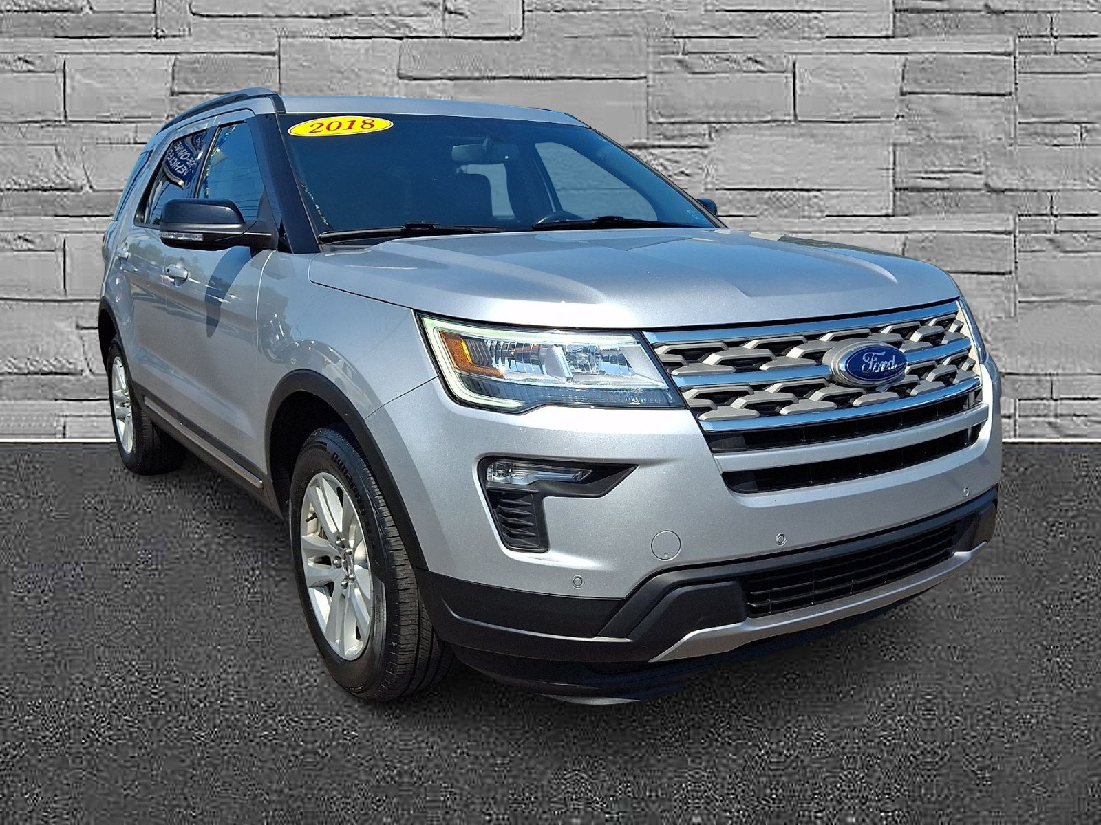 Certified 2018 Ford Explorer XLT w/ Equipment Group 202A AWD/4WD image 2