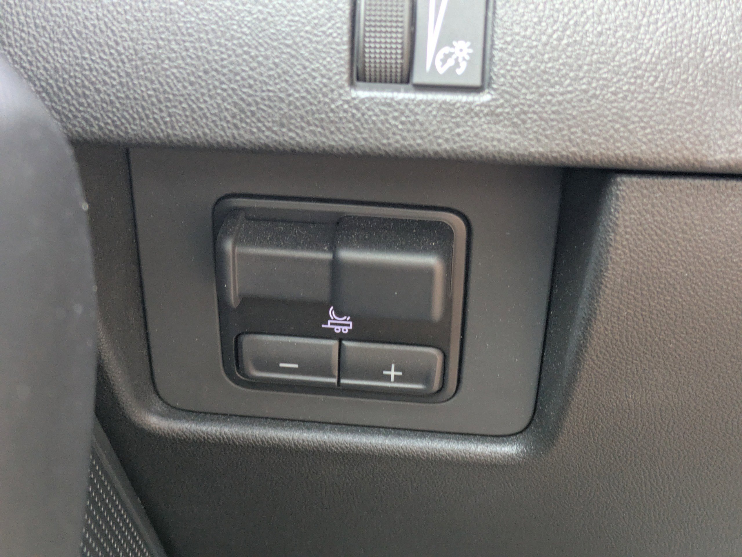 Used 2024 Chevrolet Colorado LT w/ LT Convenience Package II image 25