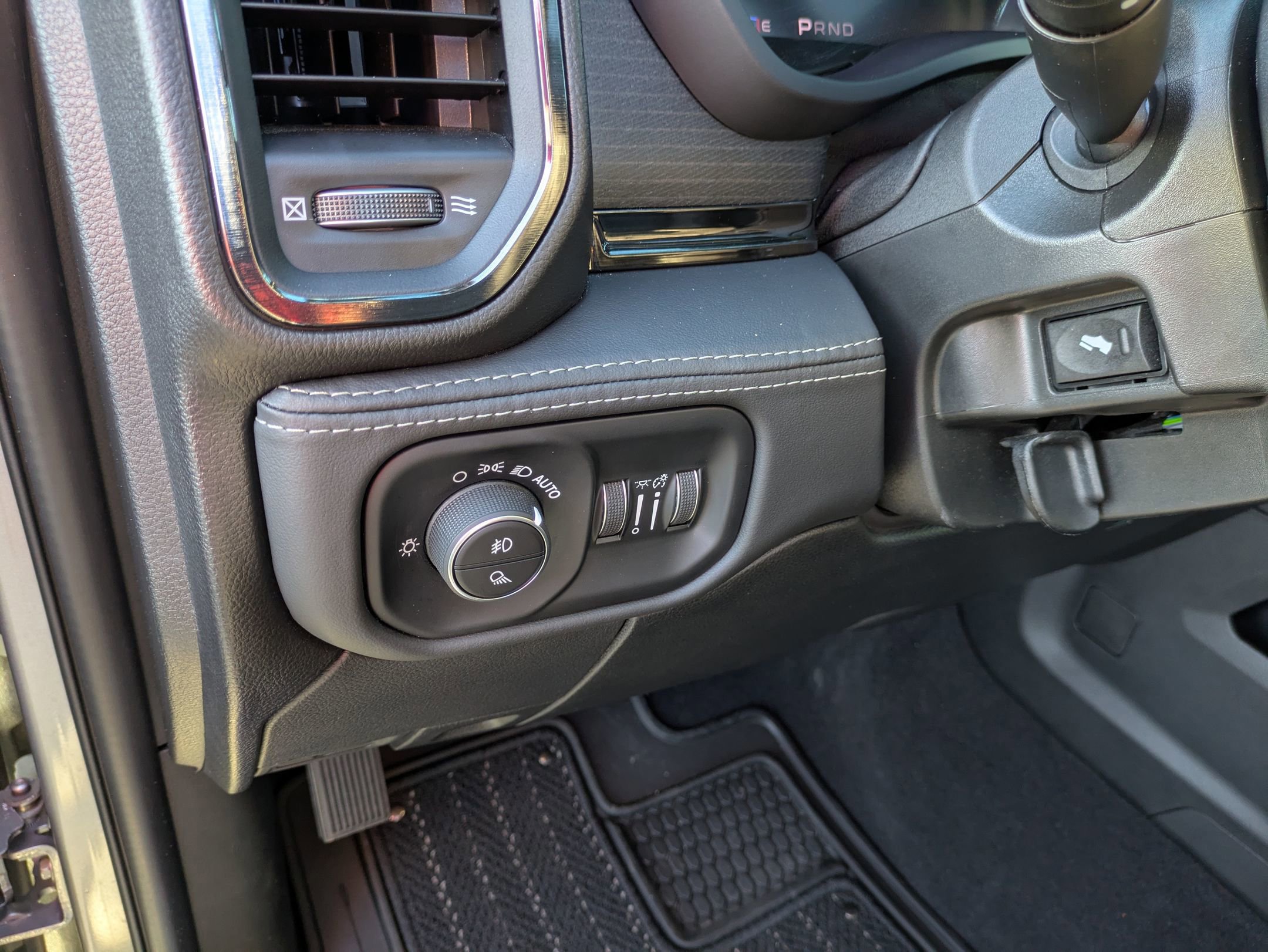 Used 2024 RAM 2500 Limited image 17