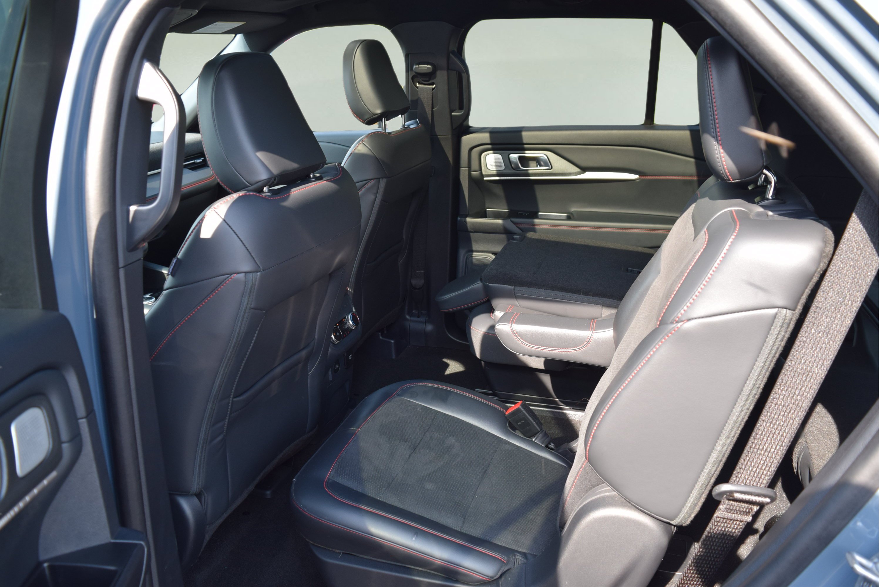 Certified 2025 Ford Explorer ST w/ Sun And Sound Package AWD/4WD image 8