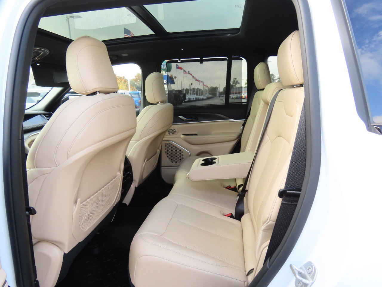 Used 2022 Jeep Grand Cherokee Limited 4xe w/ Luxury Tech Group II image 19