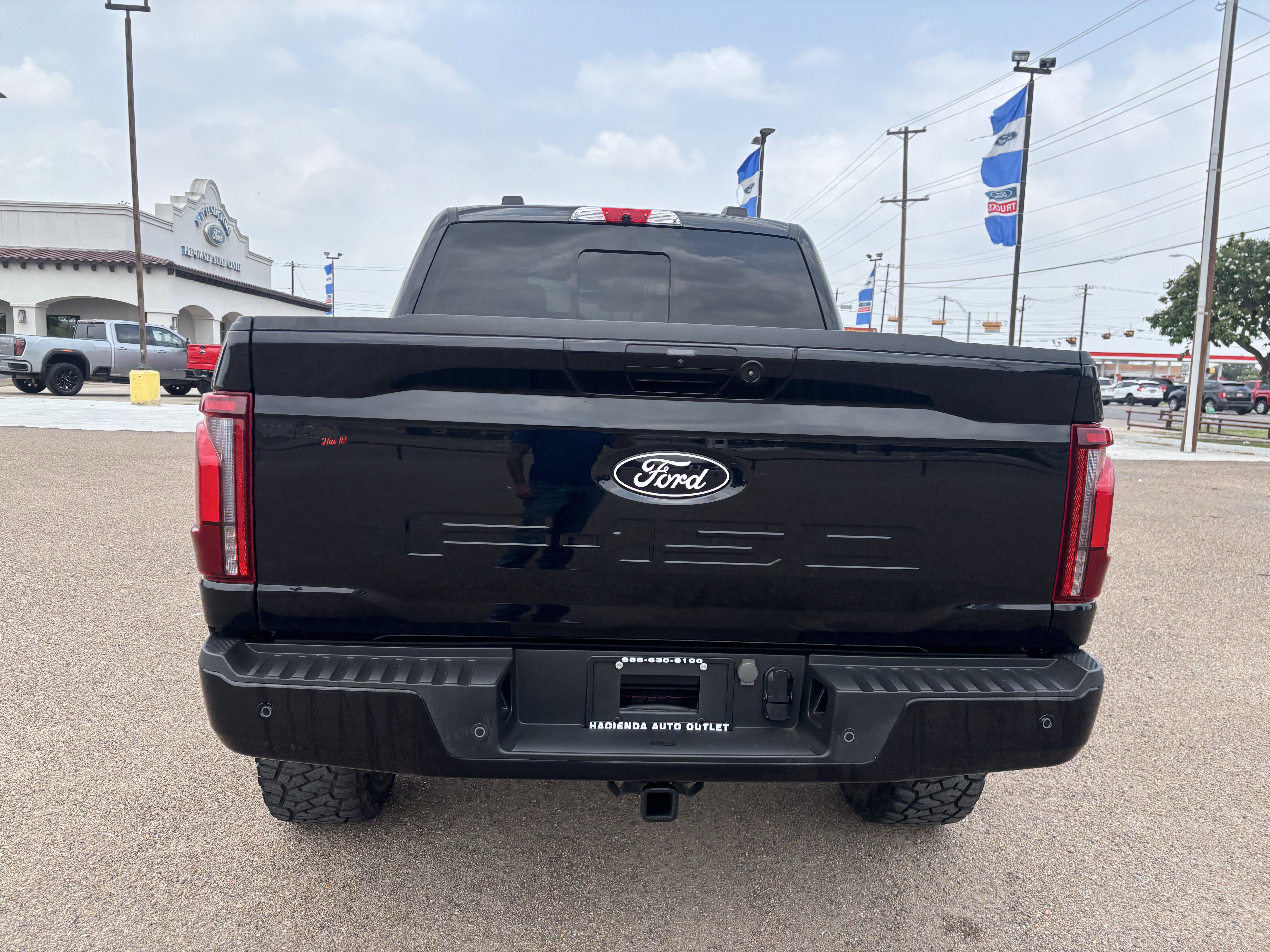 Certified 2024 Ford F150 Platinum w/ FX4 Off-Road Package AWD/4WD image 3