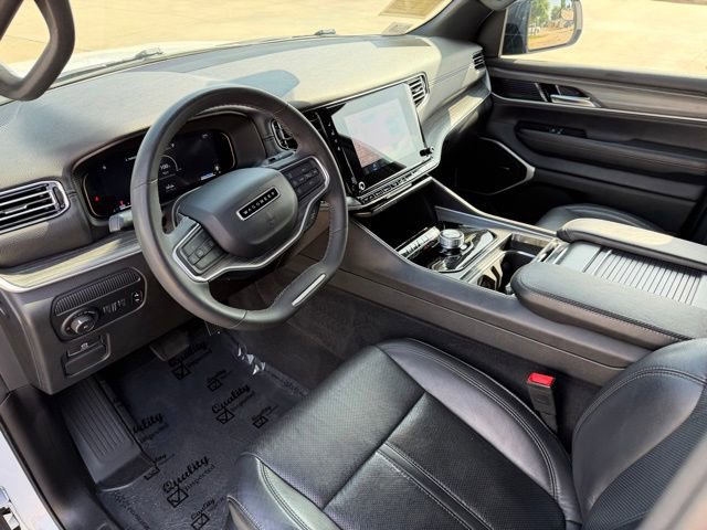 Used 2024 Jeep Wagoneer L Series II RWD image 13