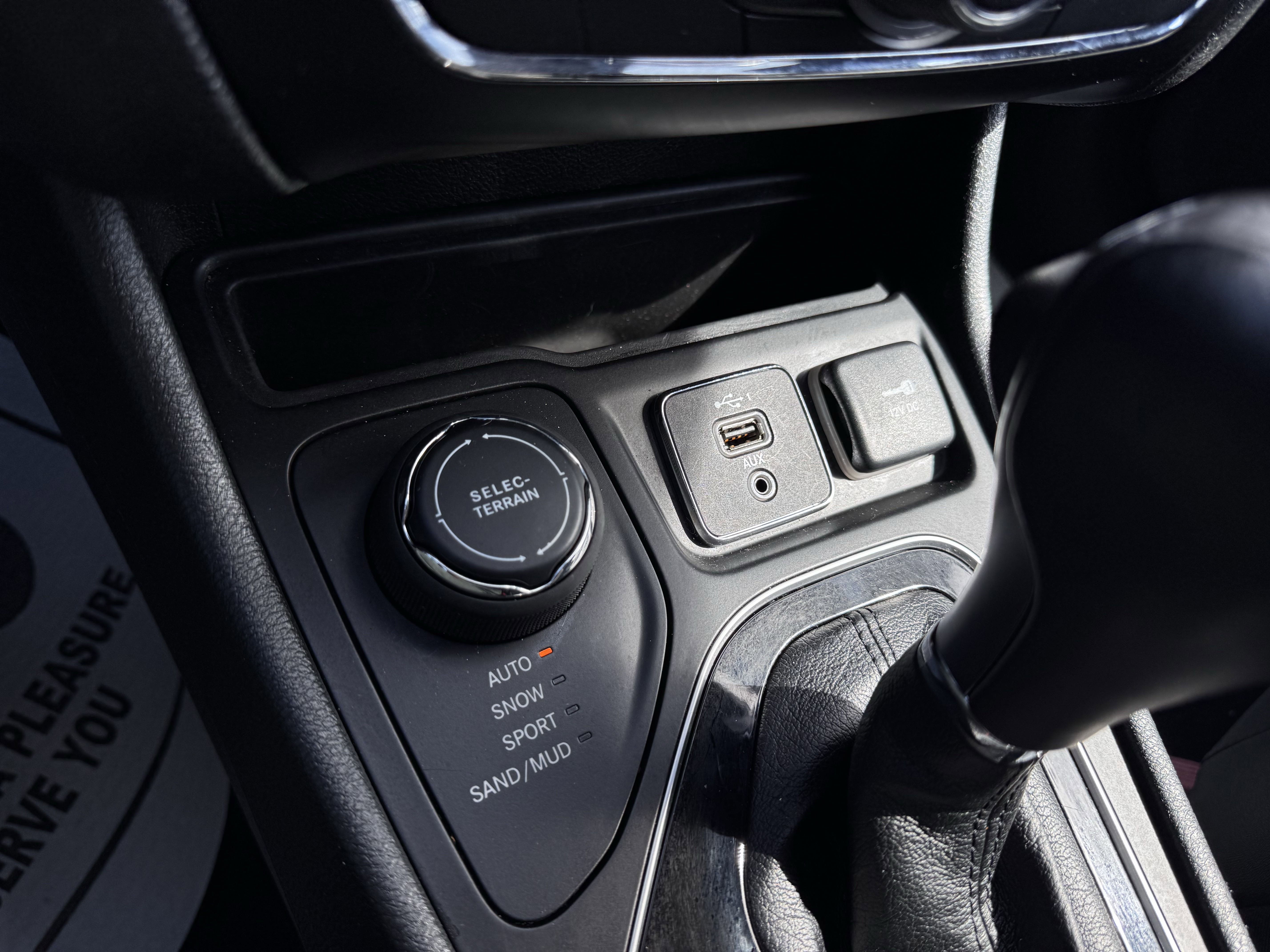 Used 2023 Jeep Cherokee Altitude Lux image 25