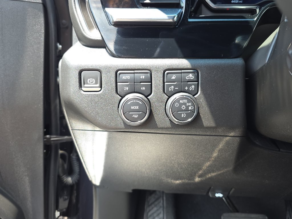 Used 2024 Chevrolet Silverado 1500 High Country w/ Z71 Off-Road Package AWD/4WD image 23