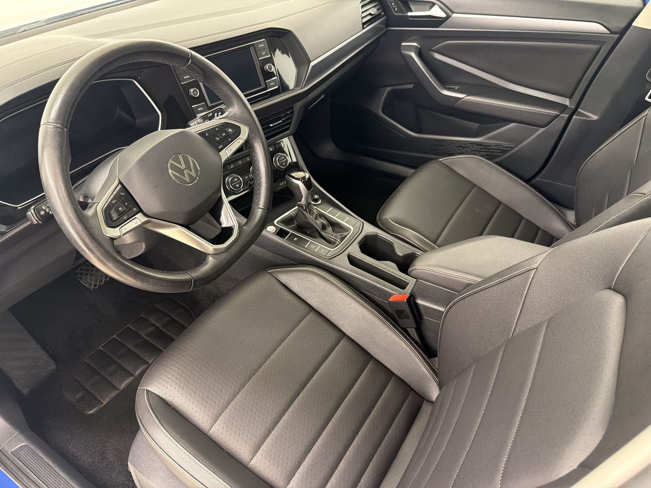 Used 2024 Volkswagen Jetta SE FWD image 4
