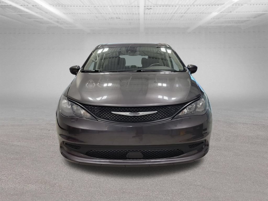 Used 2023 Chrysler Voyager LX FWD image 12