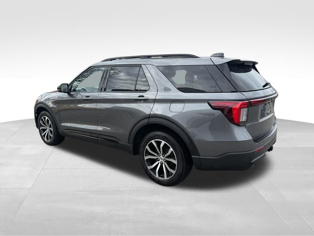 Certified 2025 Ford Explorer ST-Line image 3
