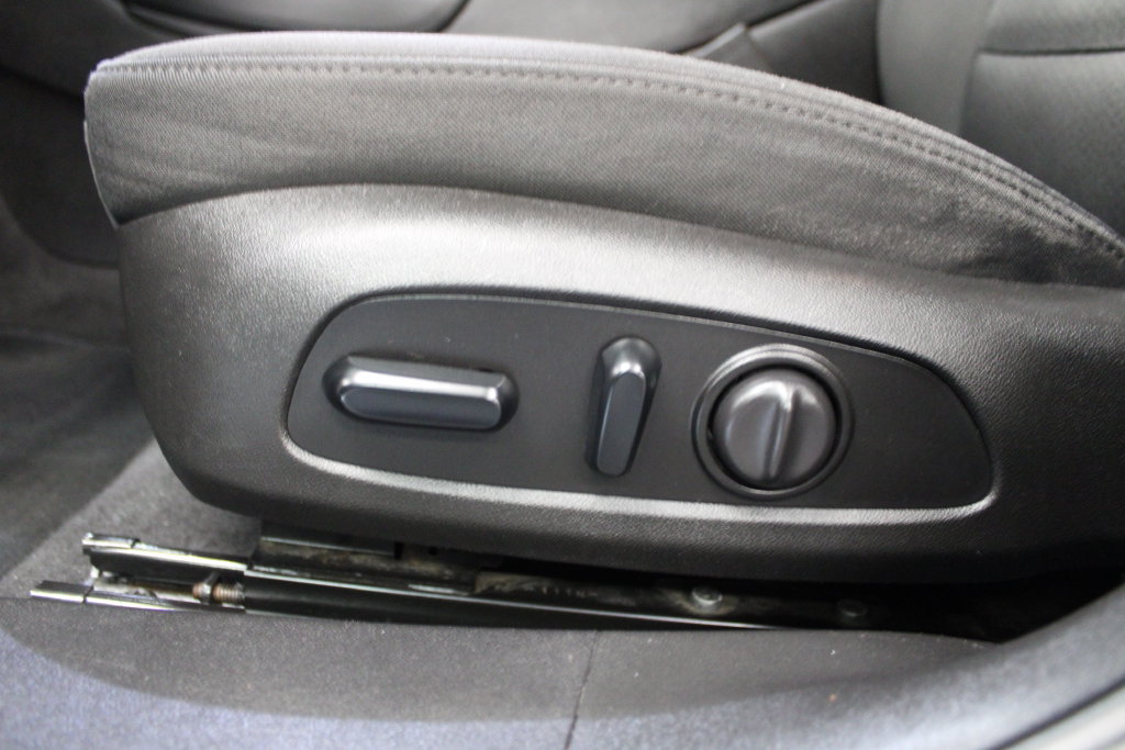 Used 2018 Chevrolet Malibu LT FWD image 19