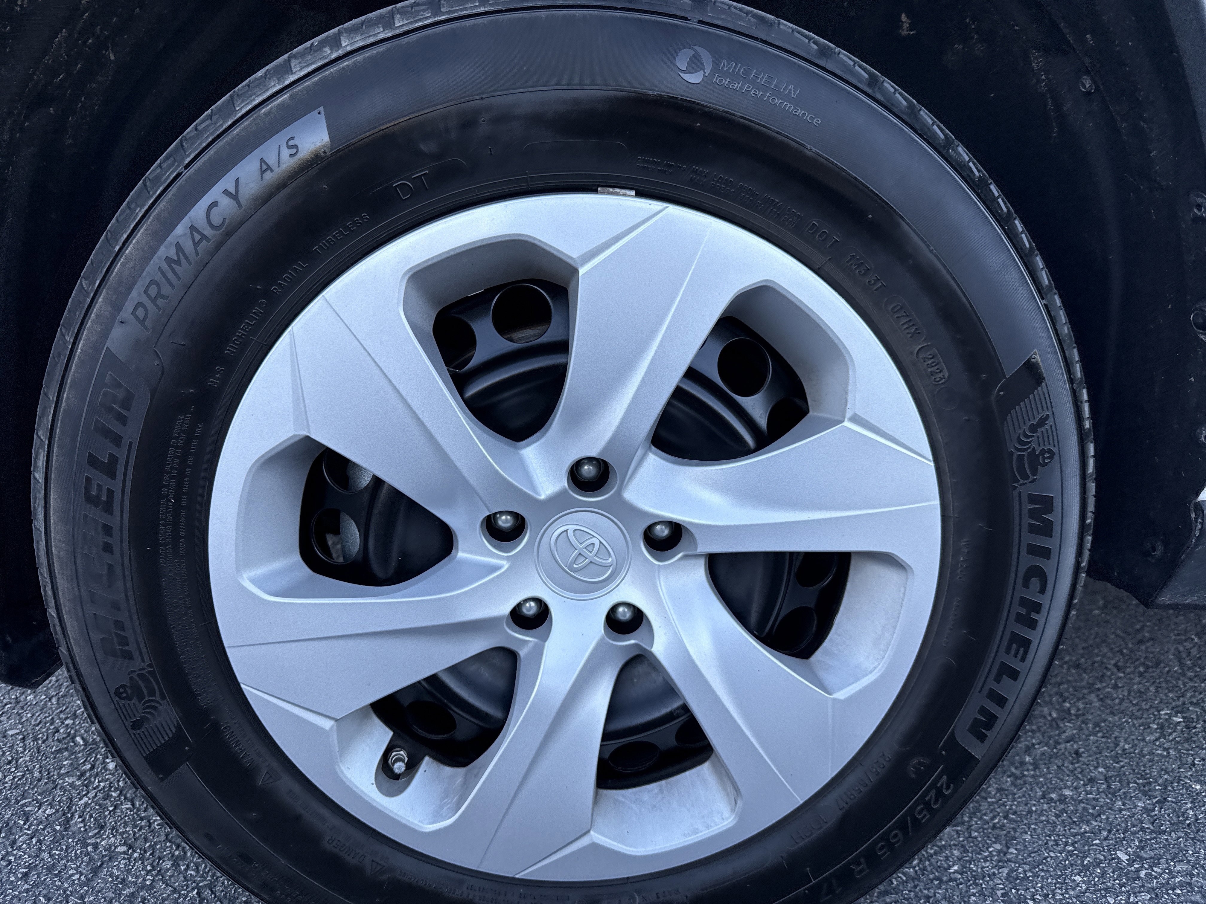 Used 2023 Toyota RAV4 LE image 12