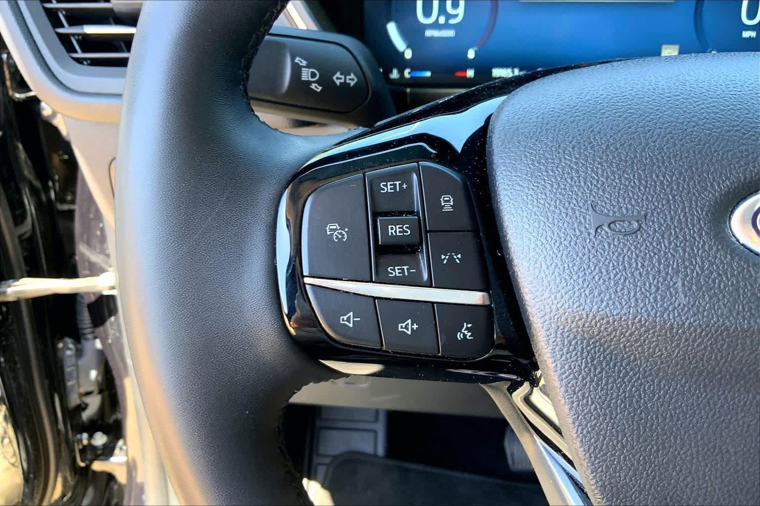 Certified 2025 Ford Escape Platinum AWD/4WD image 24