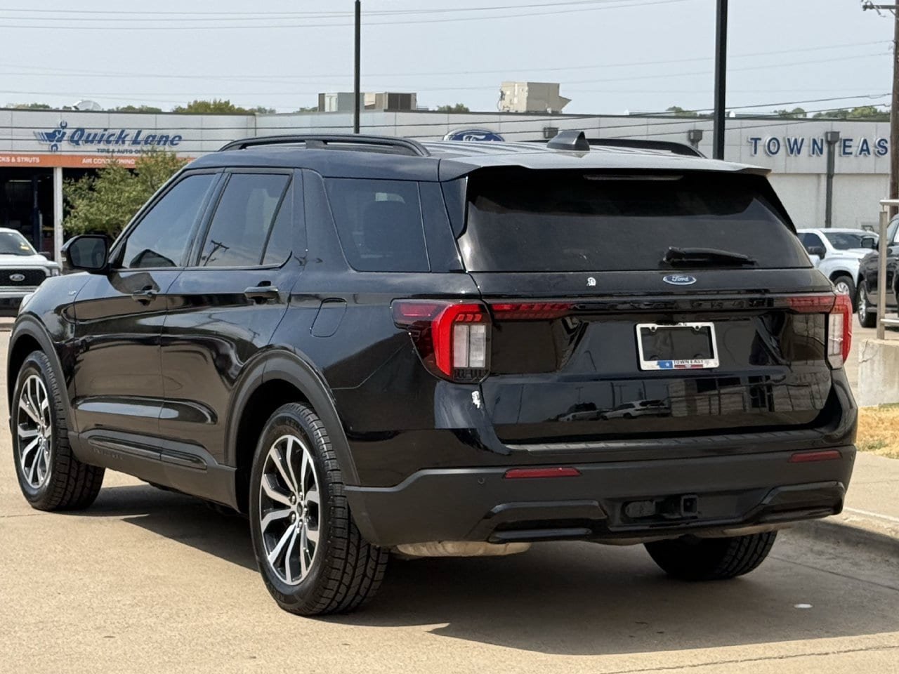 Certified 2025 Ford Explorer ST-Line RWD image 5