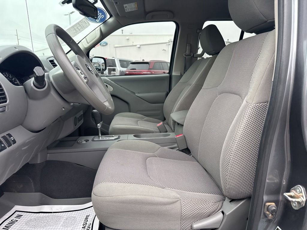 Used 2020 Nissan Frontier SV image 3