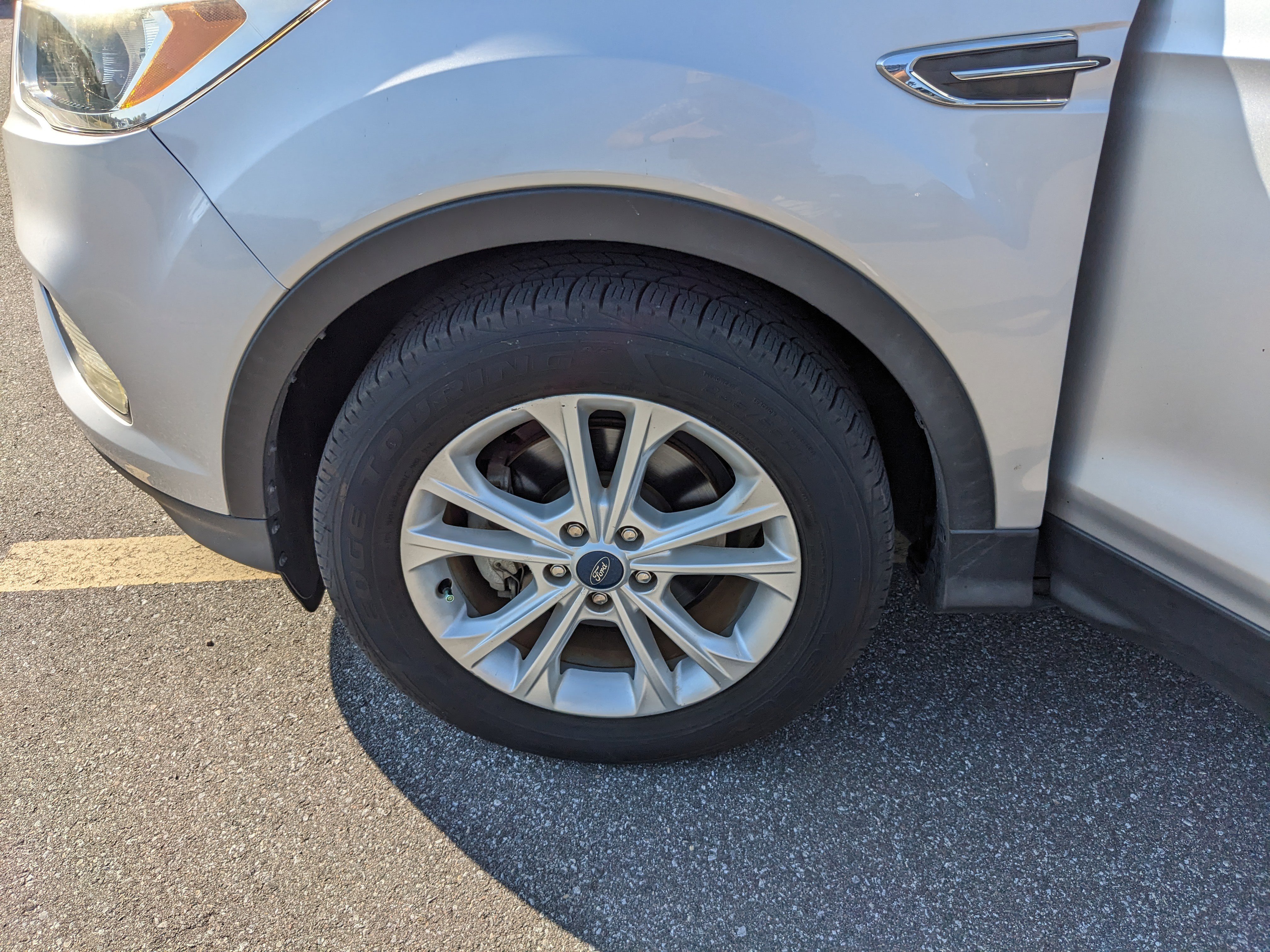Certified 2019 Ford Escape SE image 34