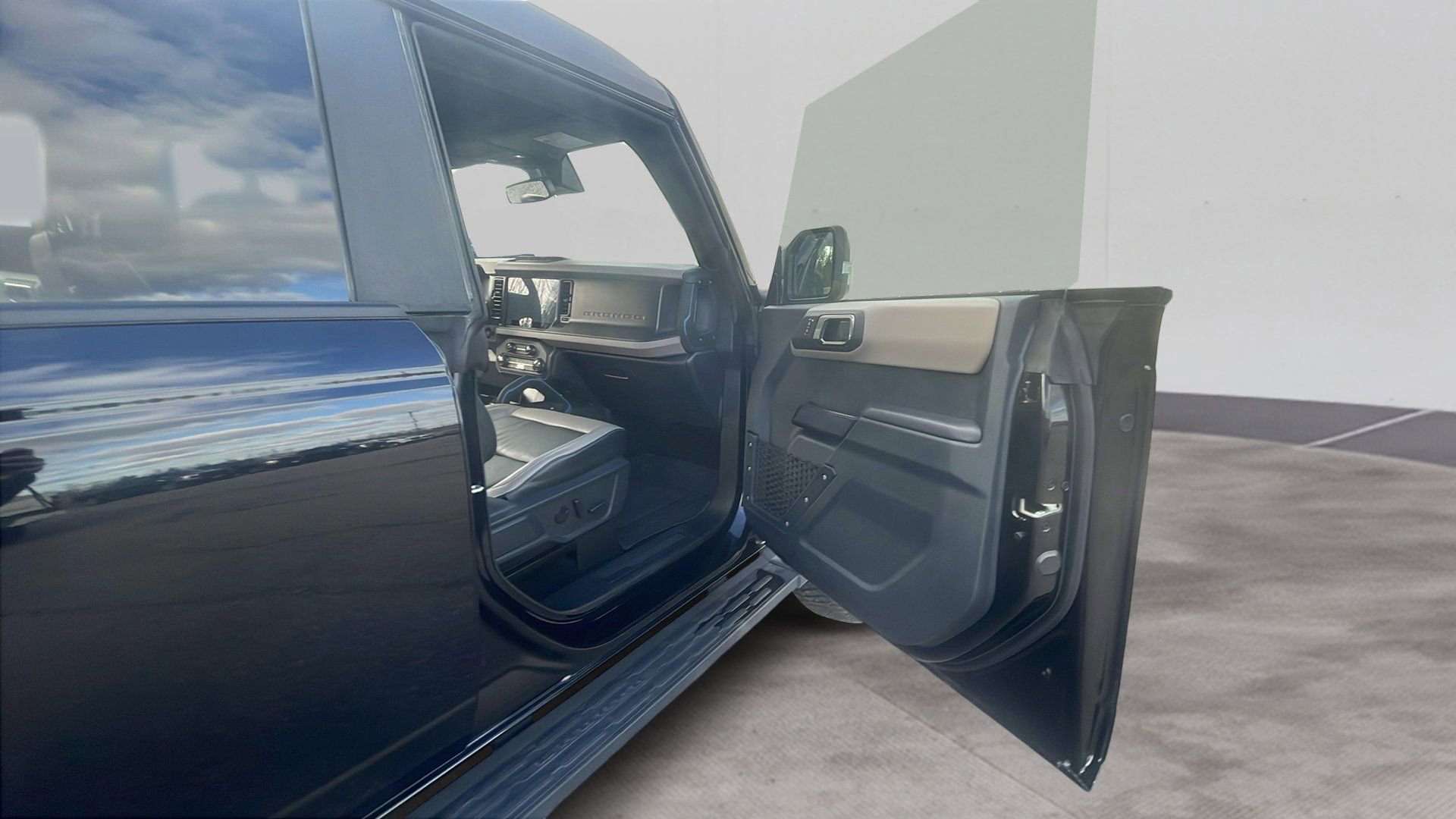 Certified 2024 Ford Bronco Wildtrak image 22