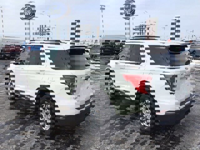 Certified 2023 Ford Explorer XLT w/ Class IV Trailer Tow Package image 3