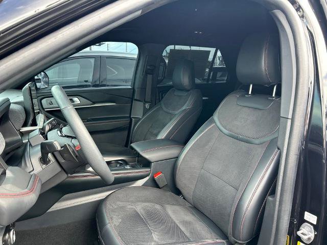 Certified 2025 Ford Explorer ST RWD image 19
