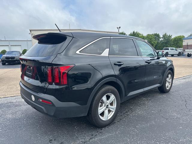 Used 2023 Kia Sorento LX FWD image 3