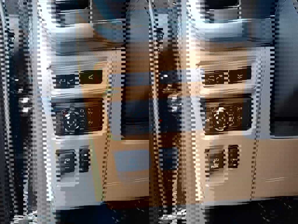 Certified 2022 Ford F150 Lariat w/ Equipment Group 502A High image 23