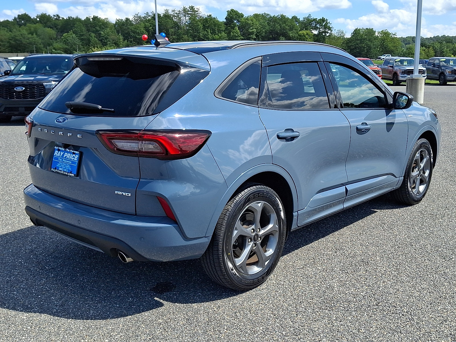 Certified 2023 Ford Escape ST-Line w/ Tech Pack #1 AWD/4WD image 7