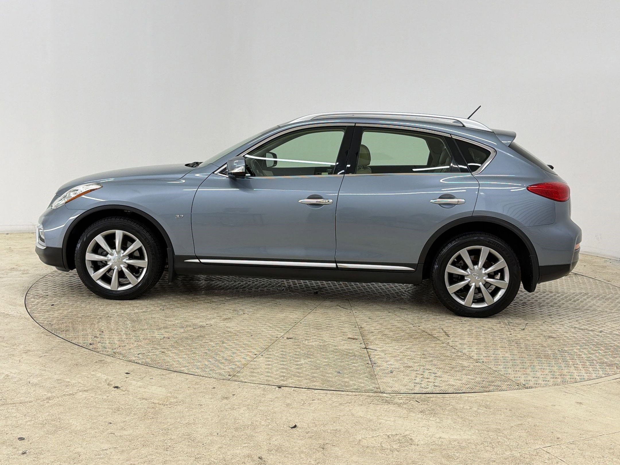 Used 2017 INFINITI QX50 2WD w/ Premium Plus Package video 2