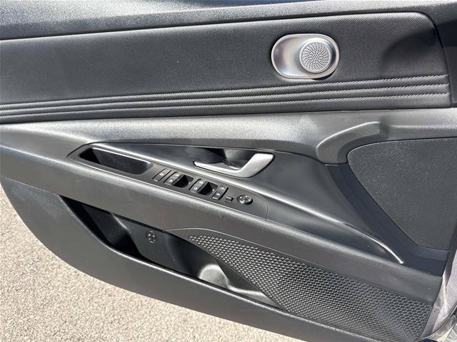 Used 2025 Hyundai Elantra SEL FWD image 12