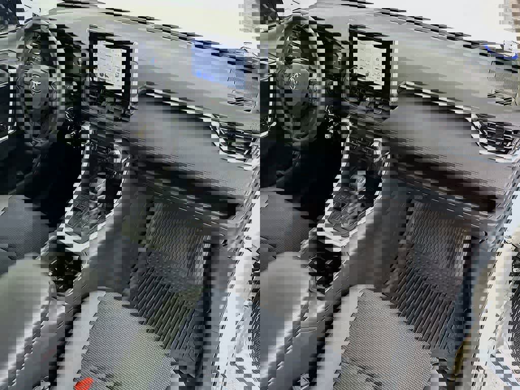 Used 2023 Toyota RAV4 LE image 31