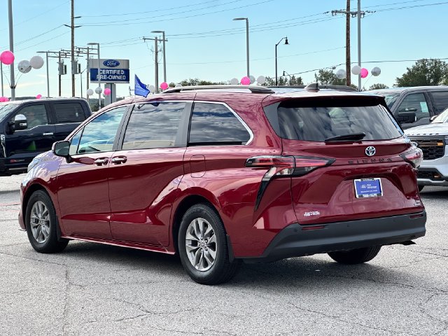 Used 2022 Toyota Sienna XLE FWD image 5