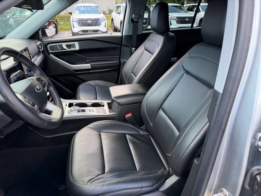 Certified 2023 Ford Explorer XLT w/ Equipment Group 202A RWD image 10
