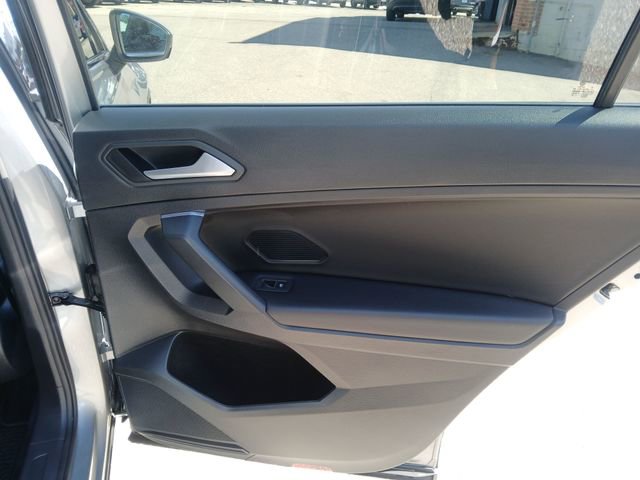 Used 2021 Volkswagen Tiguan SE AWD/4WD image 41