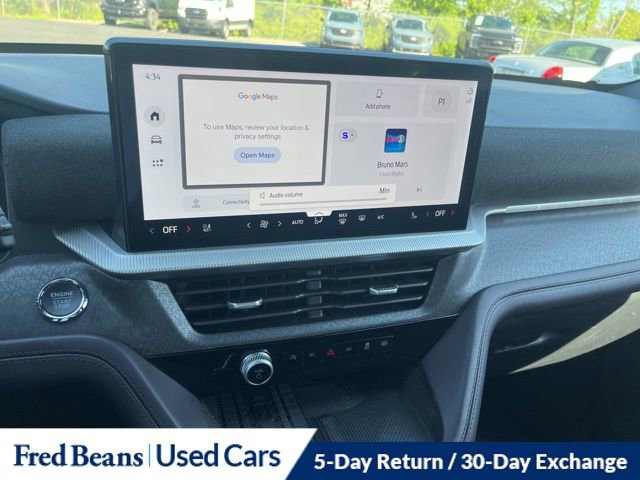 Certified 2025 Ford Explorer Platinum w/ Ultimate Package AWD/4WD image 17
