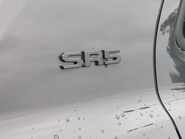 Used 2025 Toyota 4Runner SR5 AWD/4WD image 36
