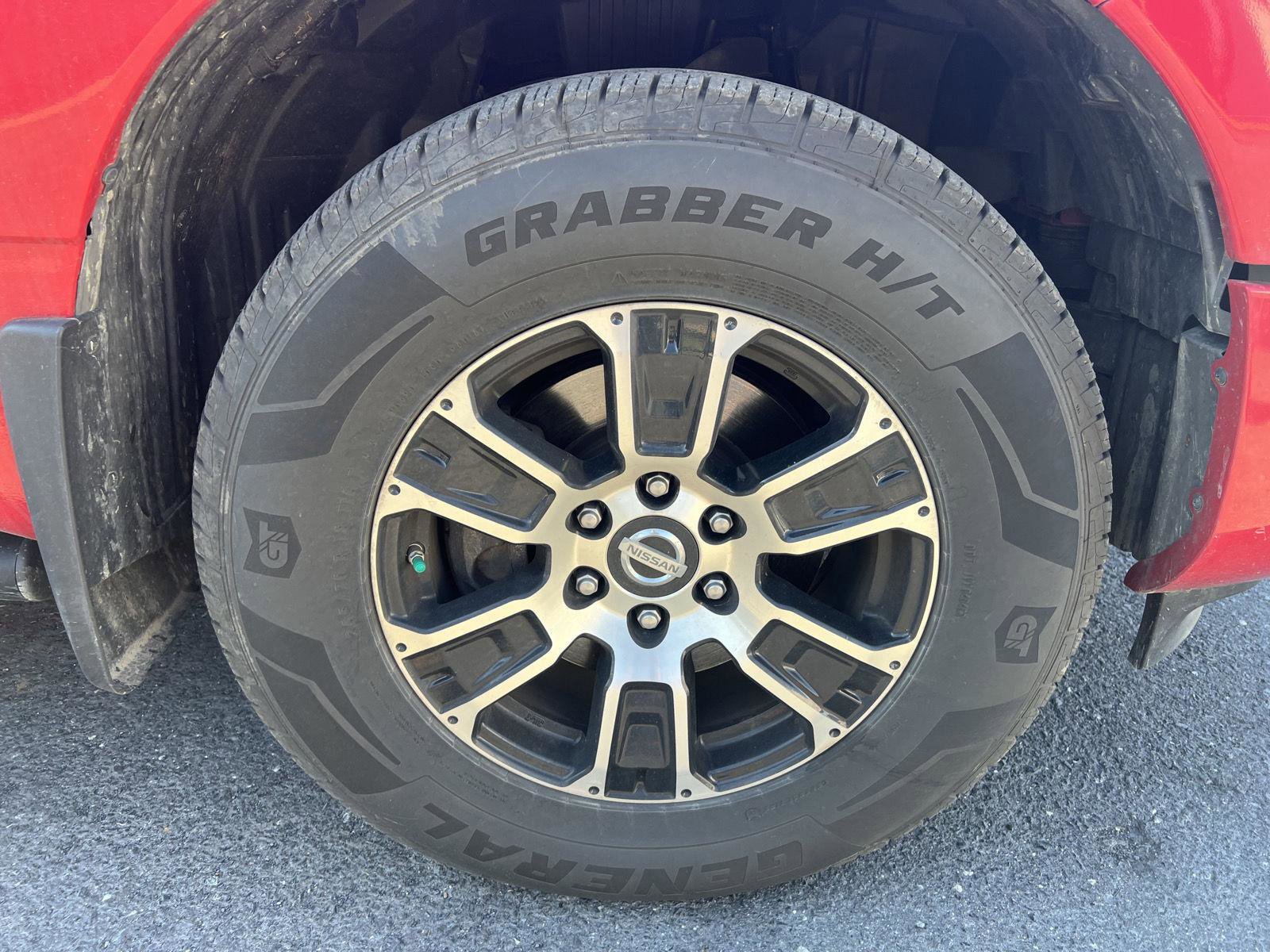 Used 2021 Nissan Titan SV w/ SV Convenience Package image 9