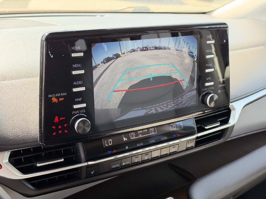 Used 2023 Toyota Sienna XLE FWD image 27