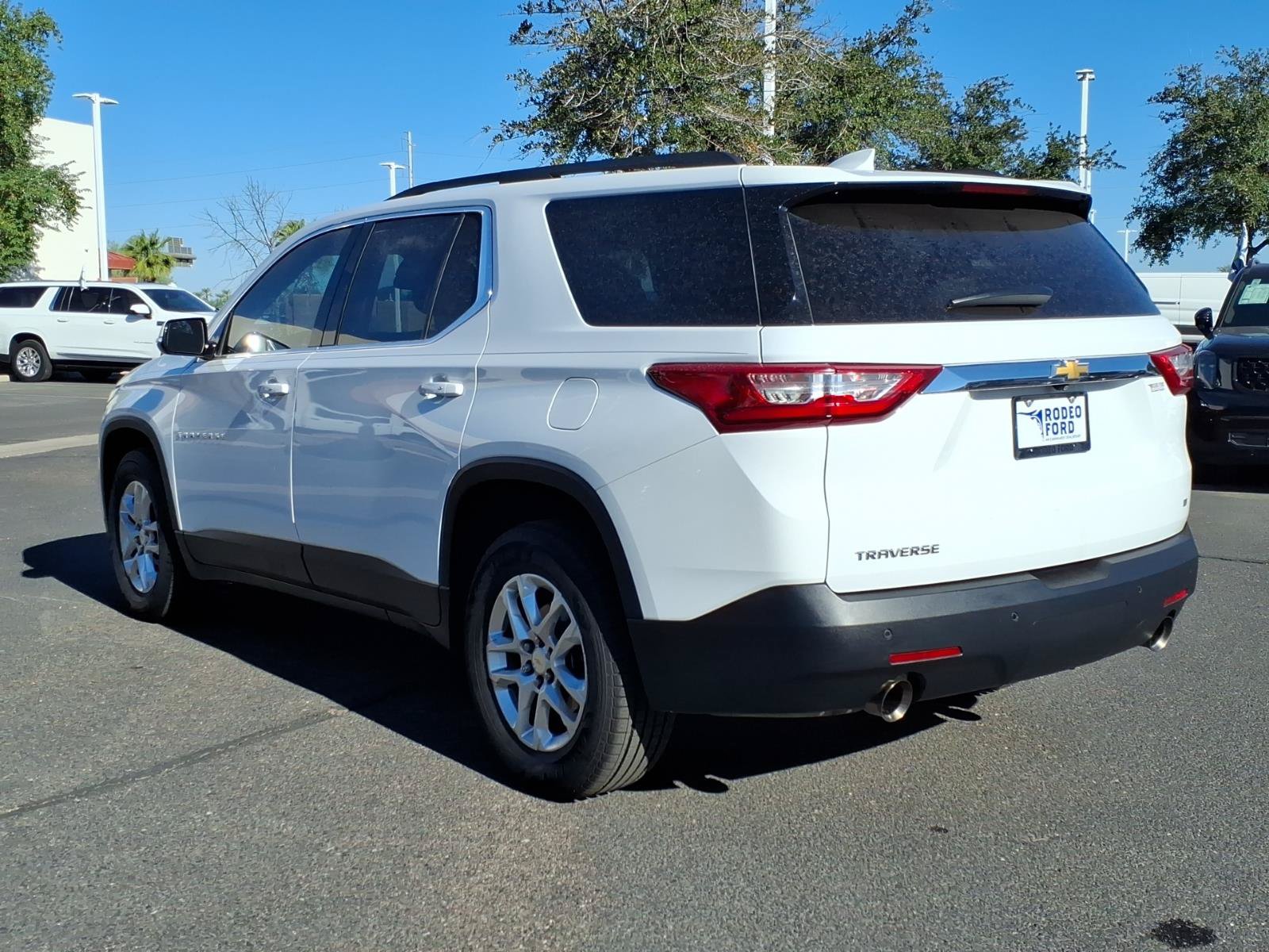 Used 2020 Chevrolet Traverse LT FWD image 3