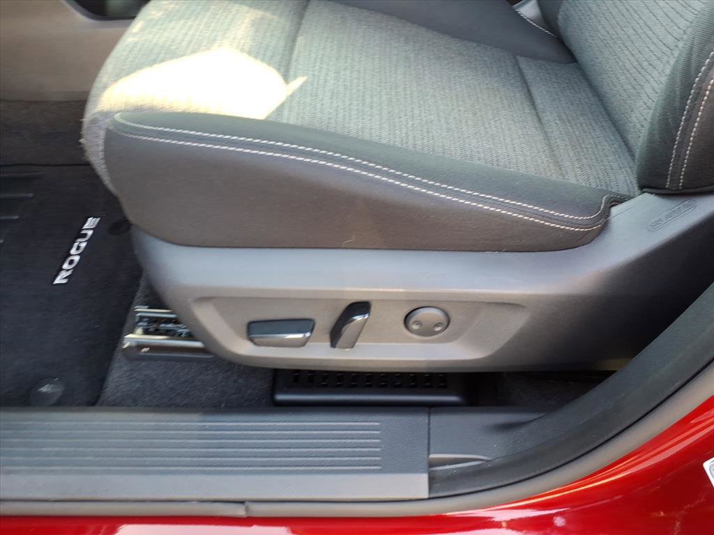 Used 2022 Nissan Rogue SV image 12