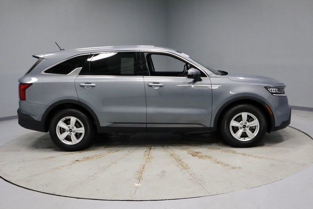 Used 2023 Kia Sorento LX FWD image 11