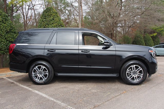 Certified 2025 Ford Expedition Active image 3