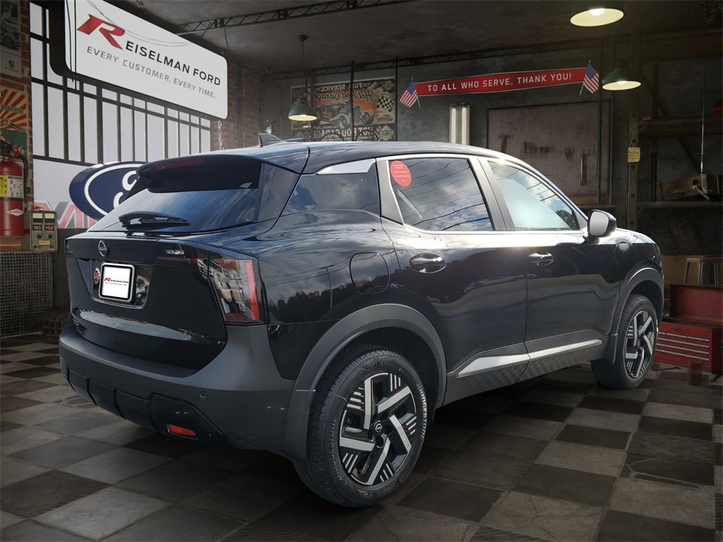 Used 2025 Nissan Kicks SV image 4