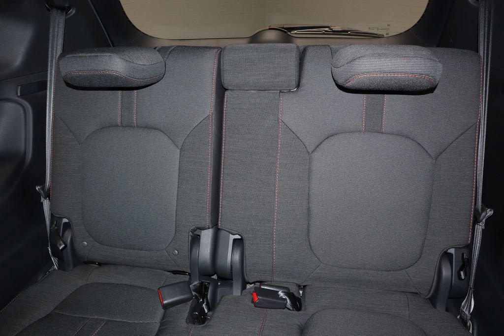 Used 2025 Honda Pilot Sport image 23